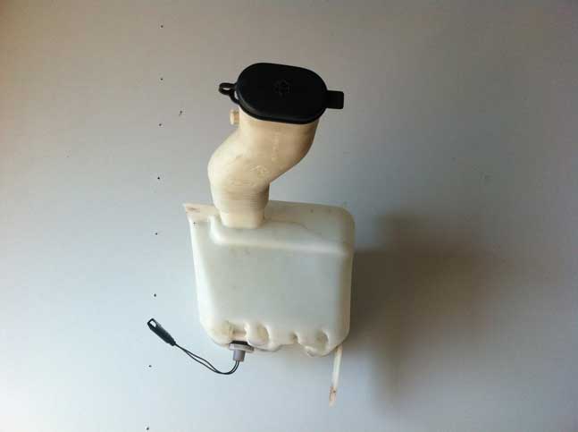 FORD SCORPIO 95/98. 95GG 17610 AA. 95GG 17610 BA. Омывательный бачок с датчиком уровня жидкости. Б/У.