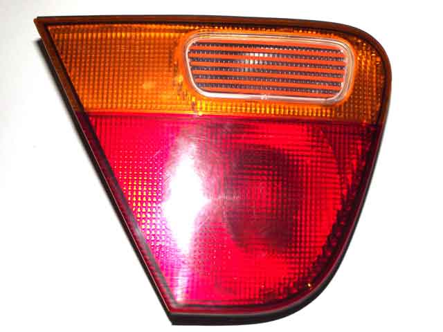 Mitsubishi Carisma. MR179509. Фонарь задний внутренний левый. Б/У.