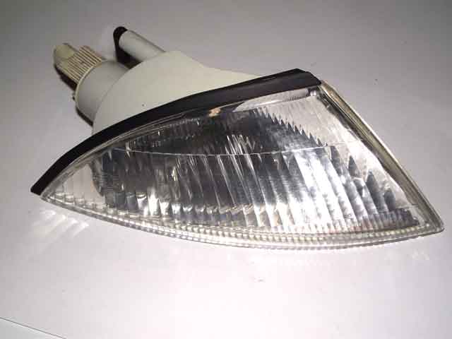 Mitsubishi Carisma. MB952158. Указатель поворота правый белый. Б/У.